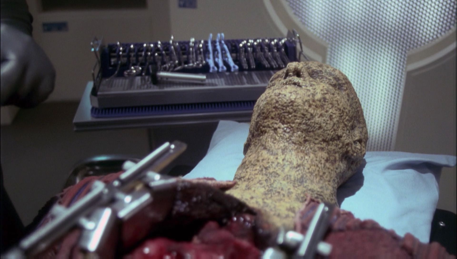 ariane179254_Enterprise_1x01-1x02_BrokenBow_2367.jpg