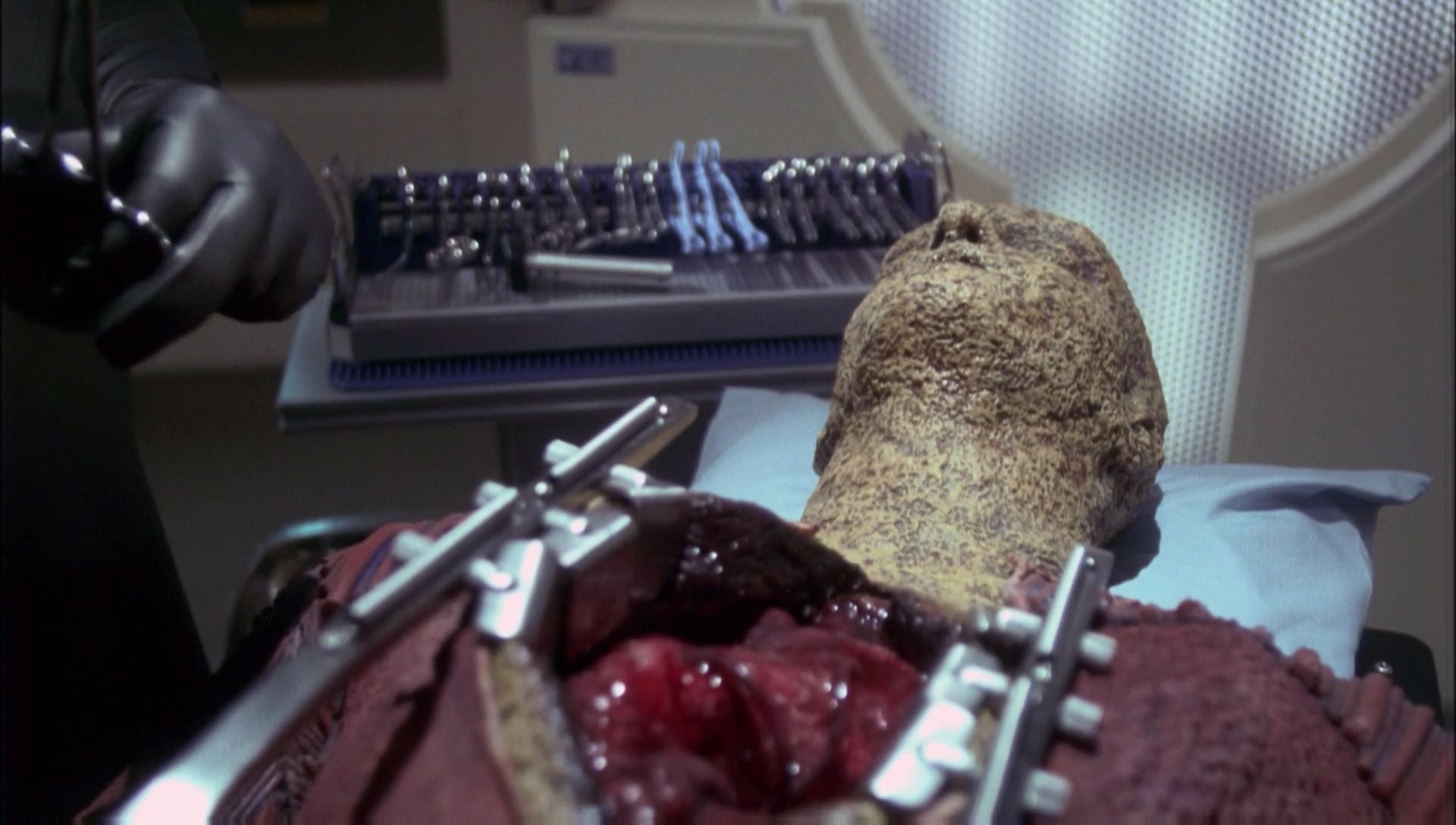 ariane179254_Enterprise_1x01-1x02_BrokenBow_2368.jpg