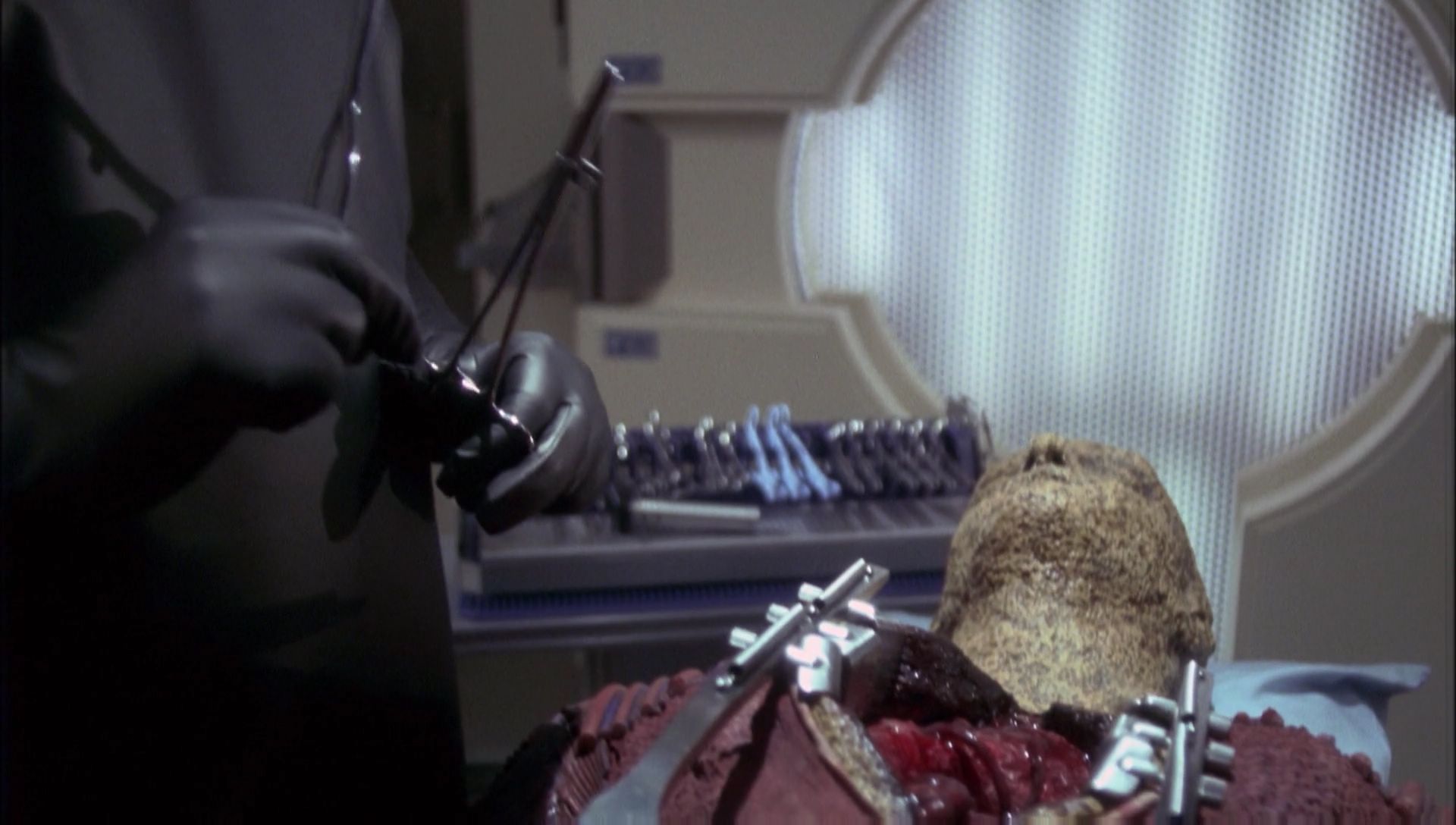 ariane179254_Enterprise_1x01-1x02_BrokenBow_2370.jpg