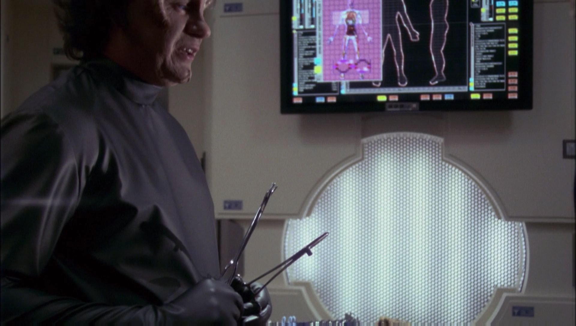 ariane179254_Enterprise_1x01-1x02_BrokenBow_2373.jpg