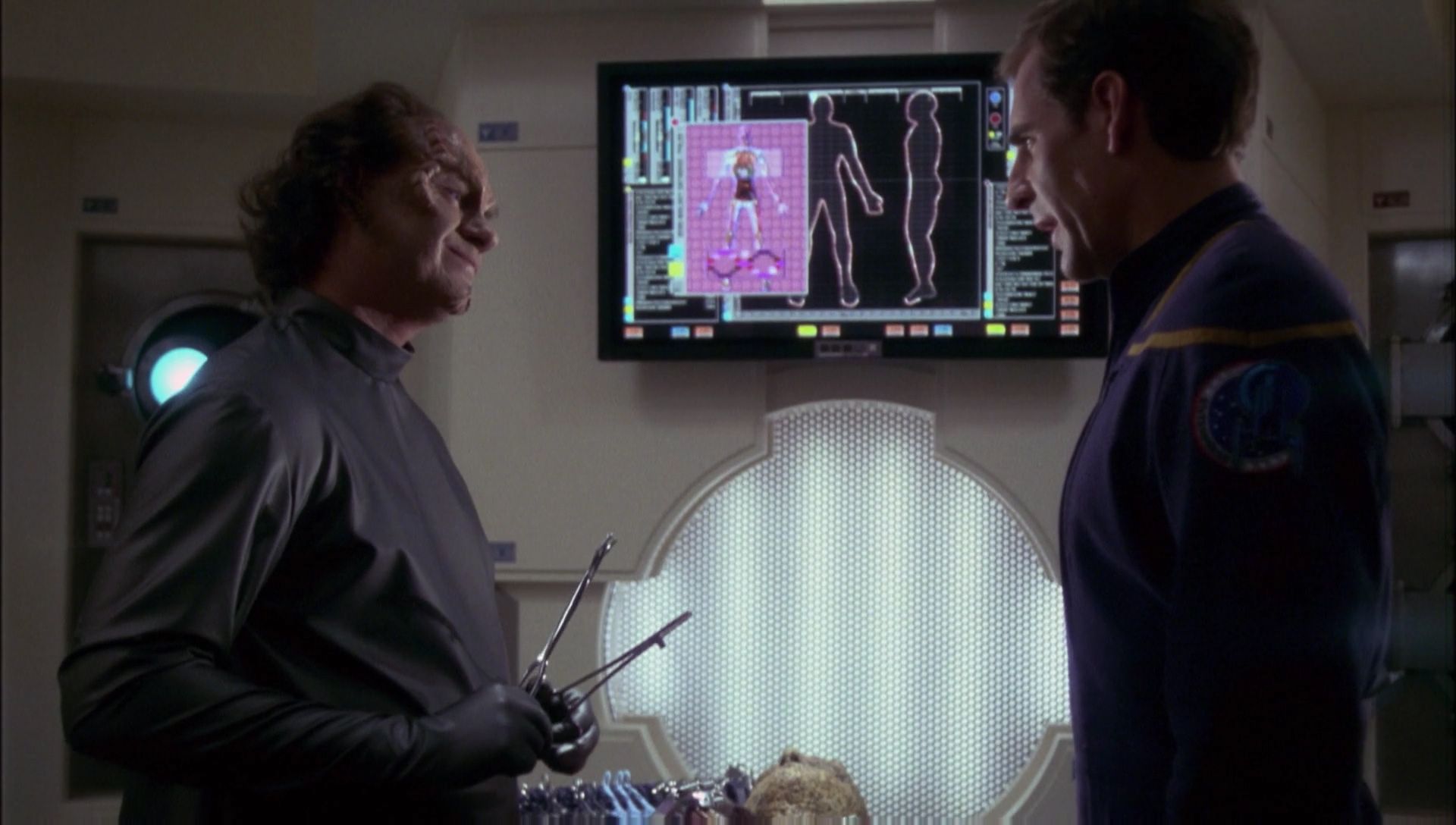 ariane179254_Enterprise_1x01-1x02_BrokenBow_2376.jpg
