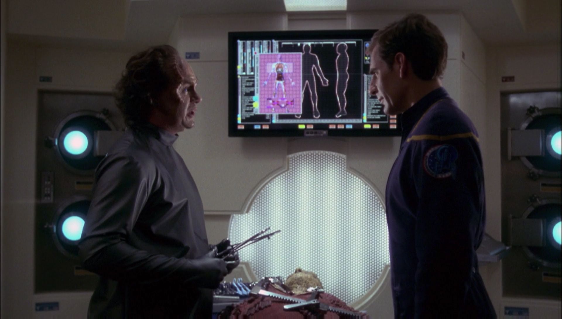 ariane179254_Enterprise_1x01-1x02_BrokenBow_2378.jpg