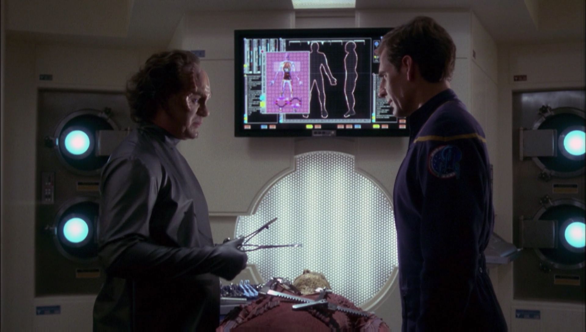 ariane179254_Enterprise_1x01-1x02_BrokenBow_2379.jpg