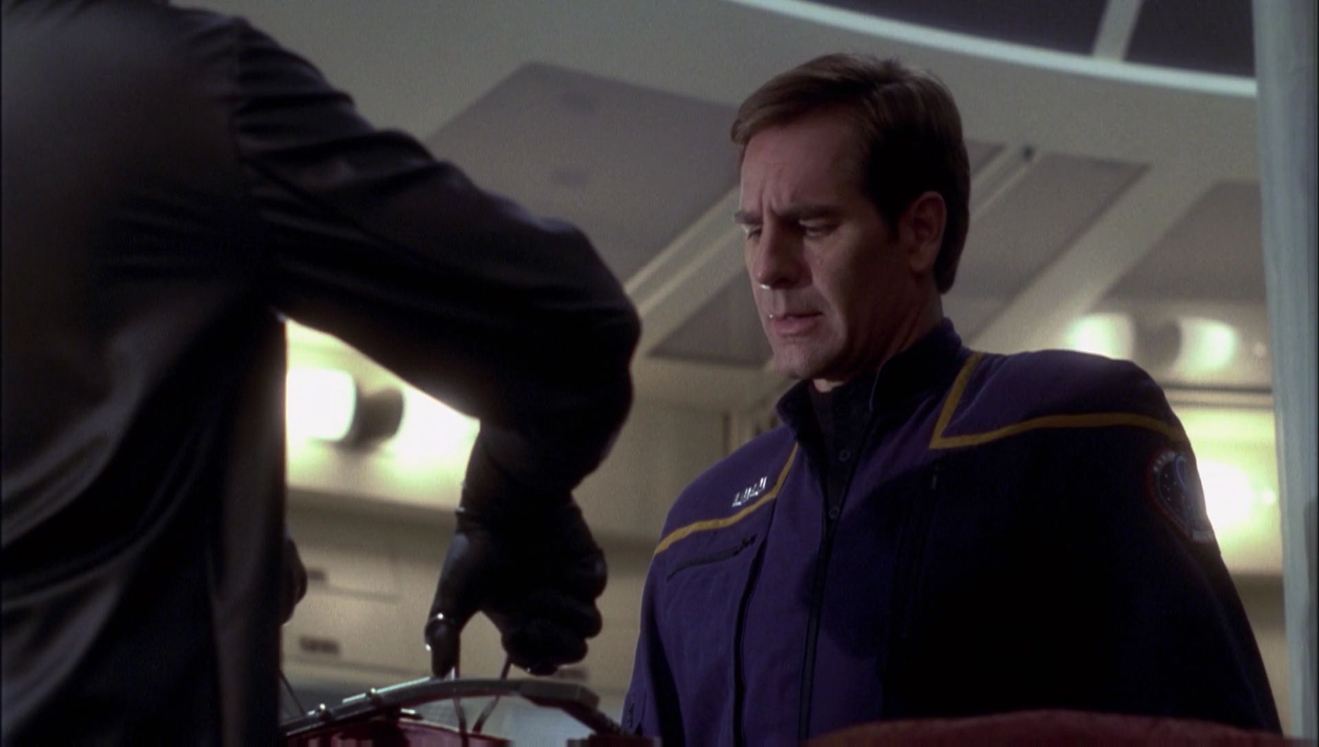 ariane179254_Enterprise_1x01-1x02_BrokenBow_2383.jpg
