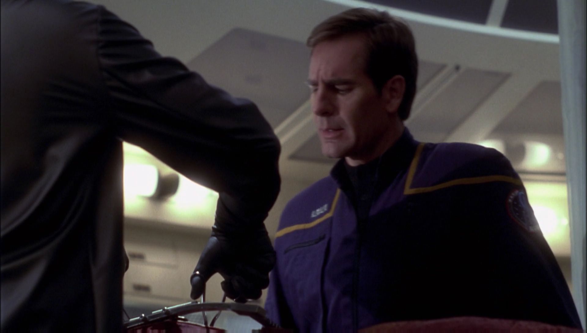 ariane179254_Enterprise_1x01-1x02_BrokenBow_2384.jpg