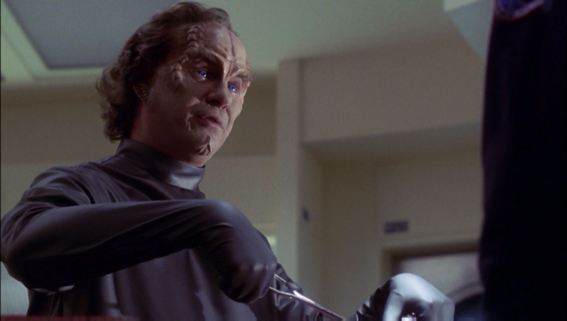 ariane179254_Enterprise_1x01-1x02_BrokenBow_2389.jpg