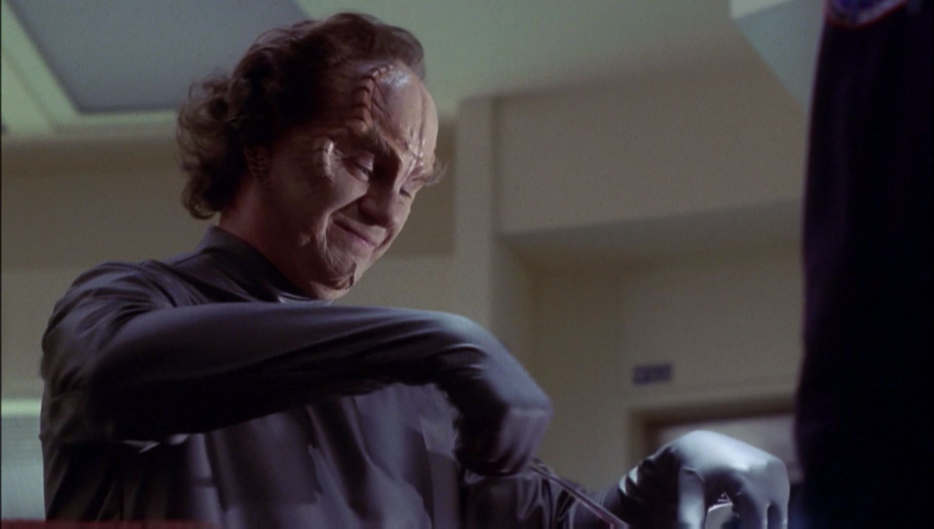 ariane179254_Enterprise_1x01-1x02_BrokenBow_2390.jpg