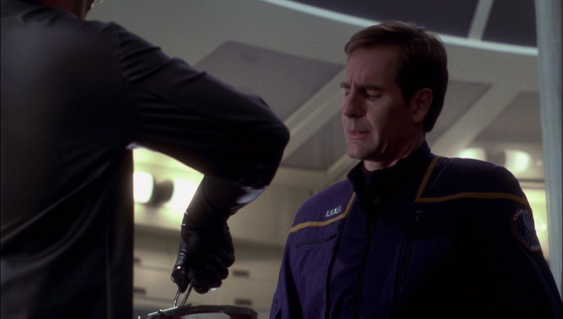 ariane179254_Enterprise_1x01-1x02_BrokenBow_2392.jpg
