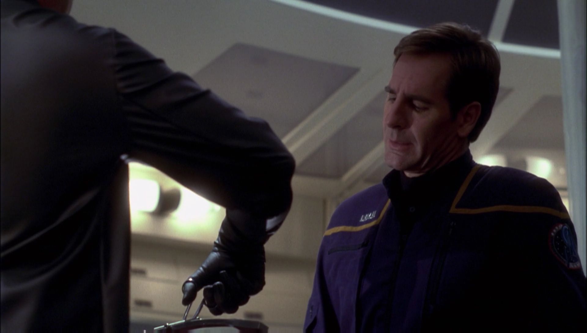 ariane179254_Enterprise_1x01-1x02_BrokenBow_2393.jpg