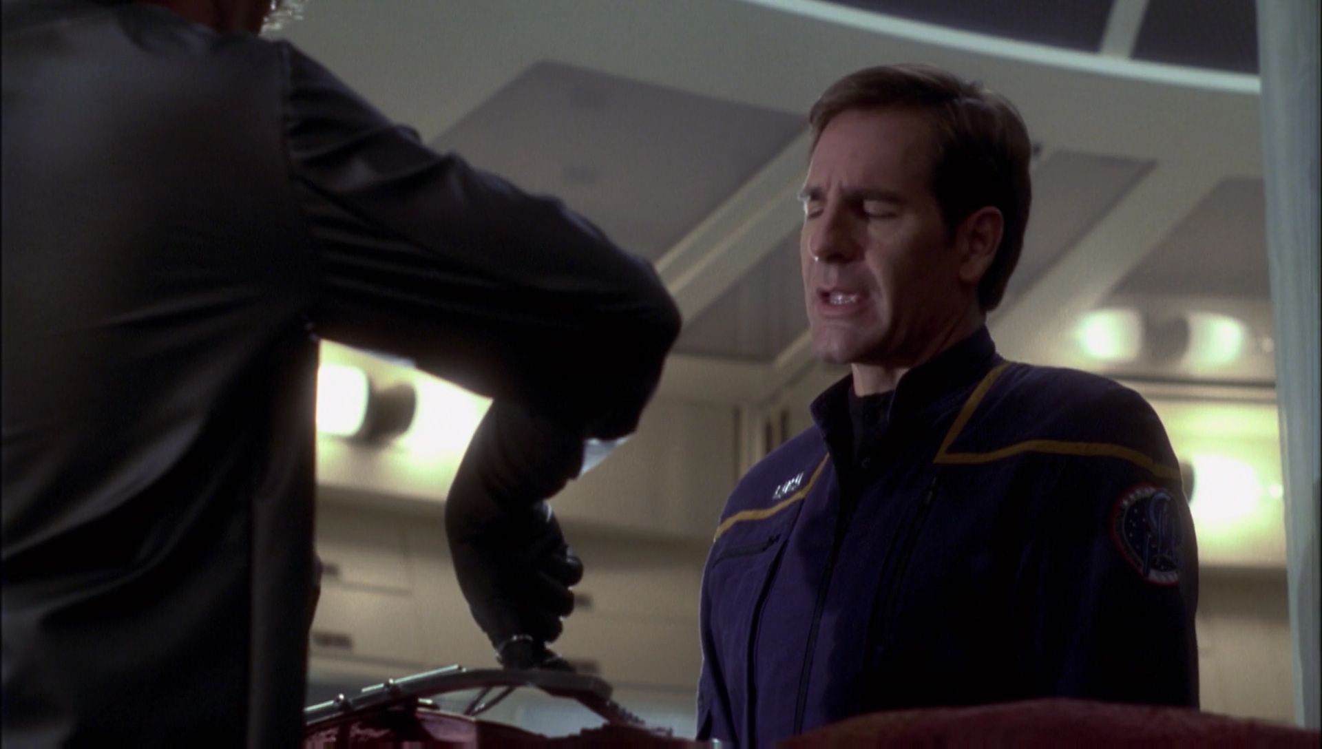 ariane179254_Enterprise_1x01-1x02_BrokenBow_2398.jpg