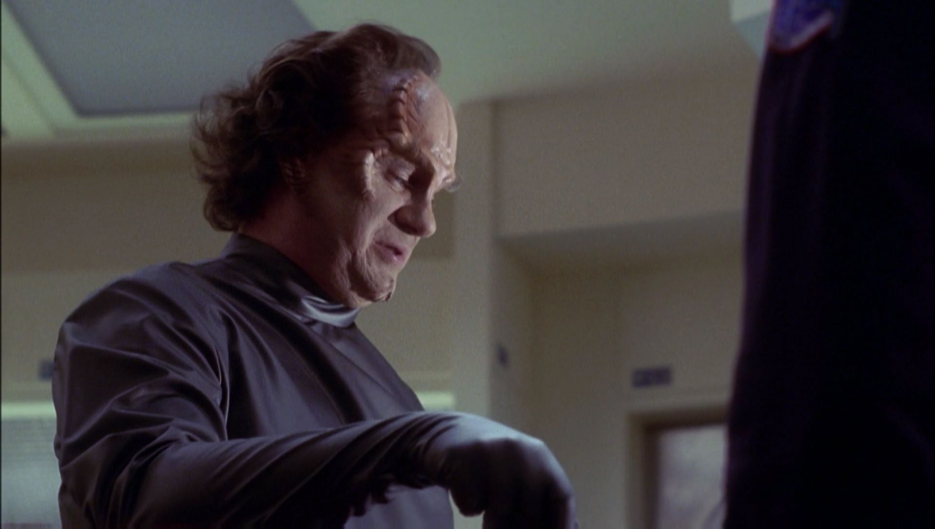 ariane179254_Enterprise_1x01-1x02_BrokenBow_2404.jpg