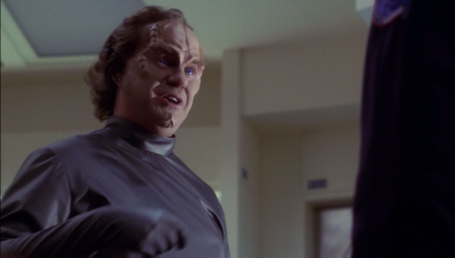 ariane179254_Enterprise_1x01-1x02_BrokenBow_2405.jpg
