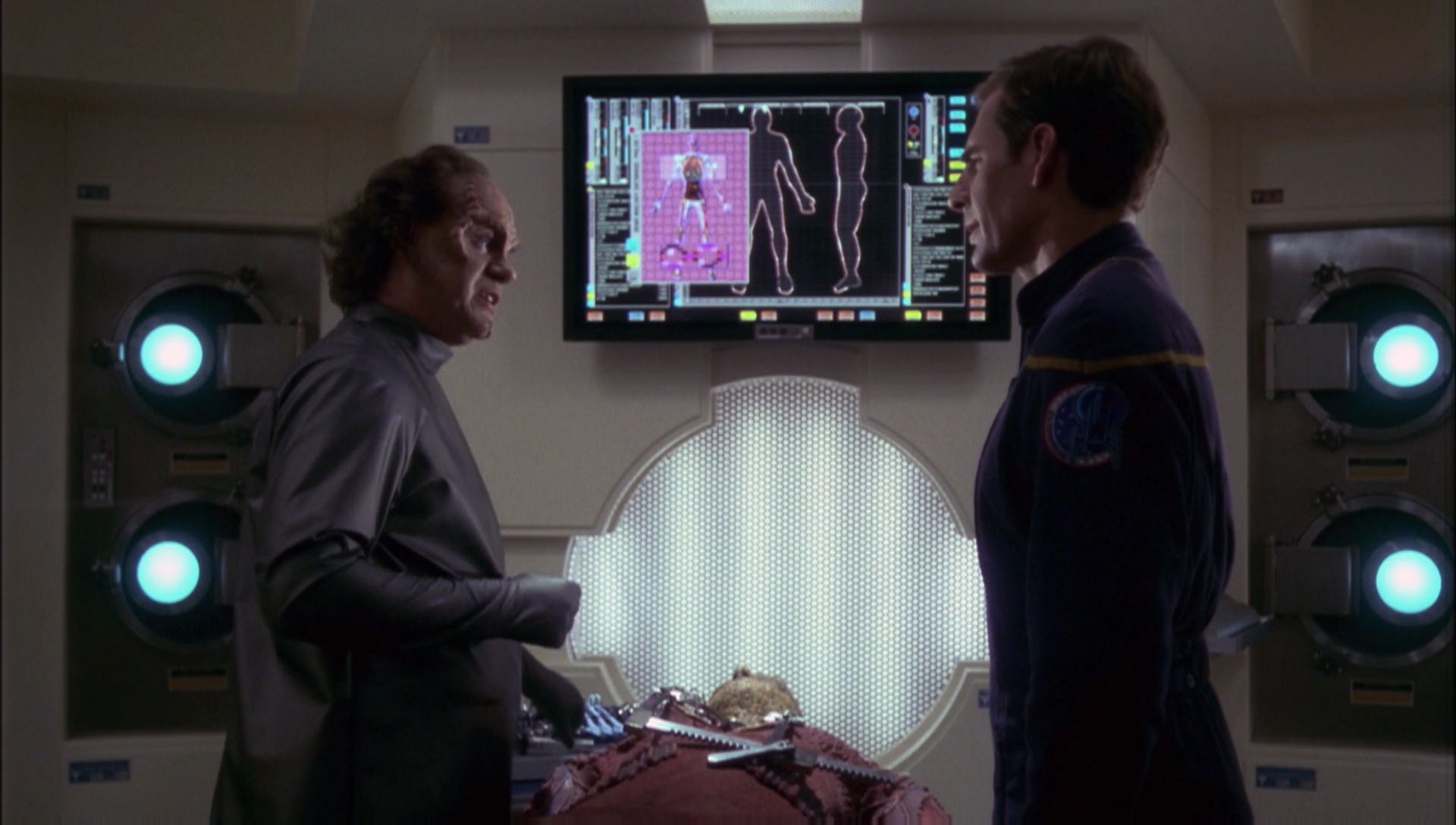 ariane179254_Enterprise_1x01-1x02_BrokenBow_2409.jpg