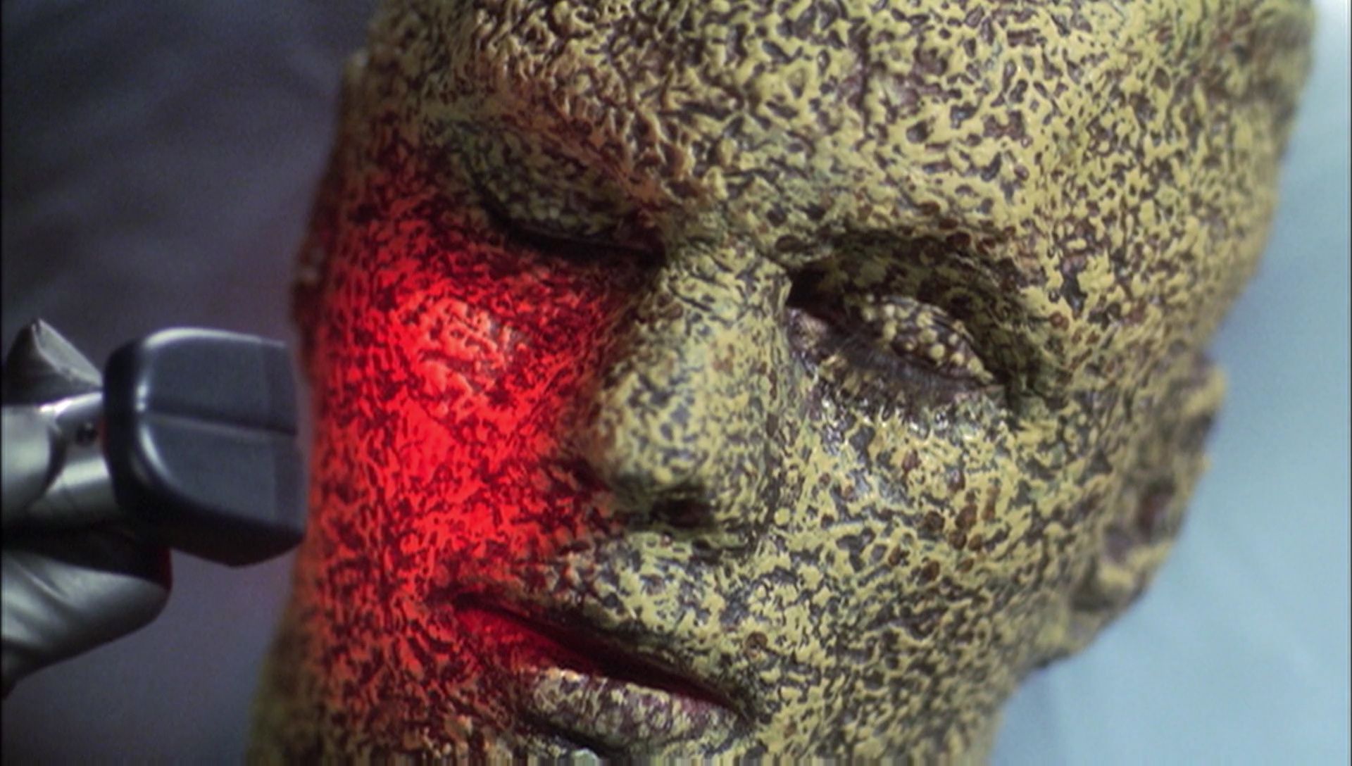 ariane179254_Enterprise_1x01-1x02_BrokenBow_2414.jpg