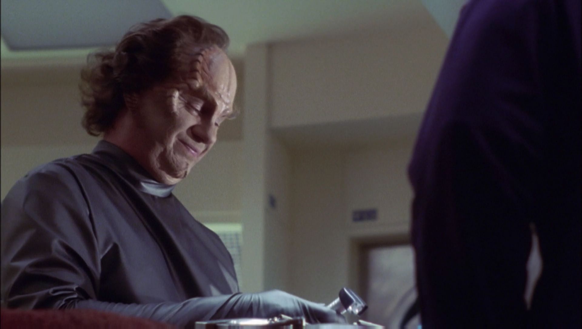 ariane179254_Enterprise_1x01-1x02_BrokenBow_2418.jpg