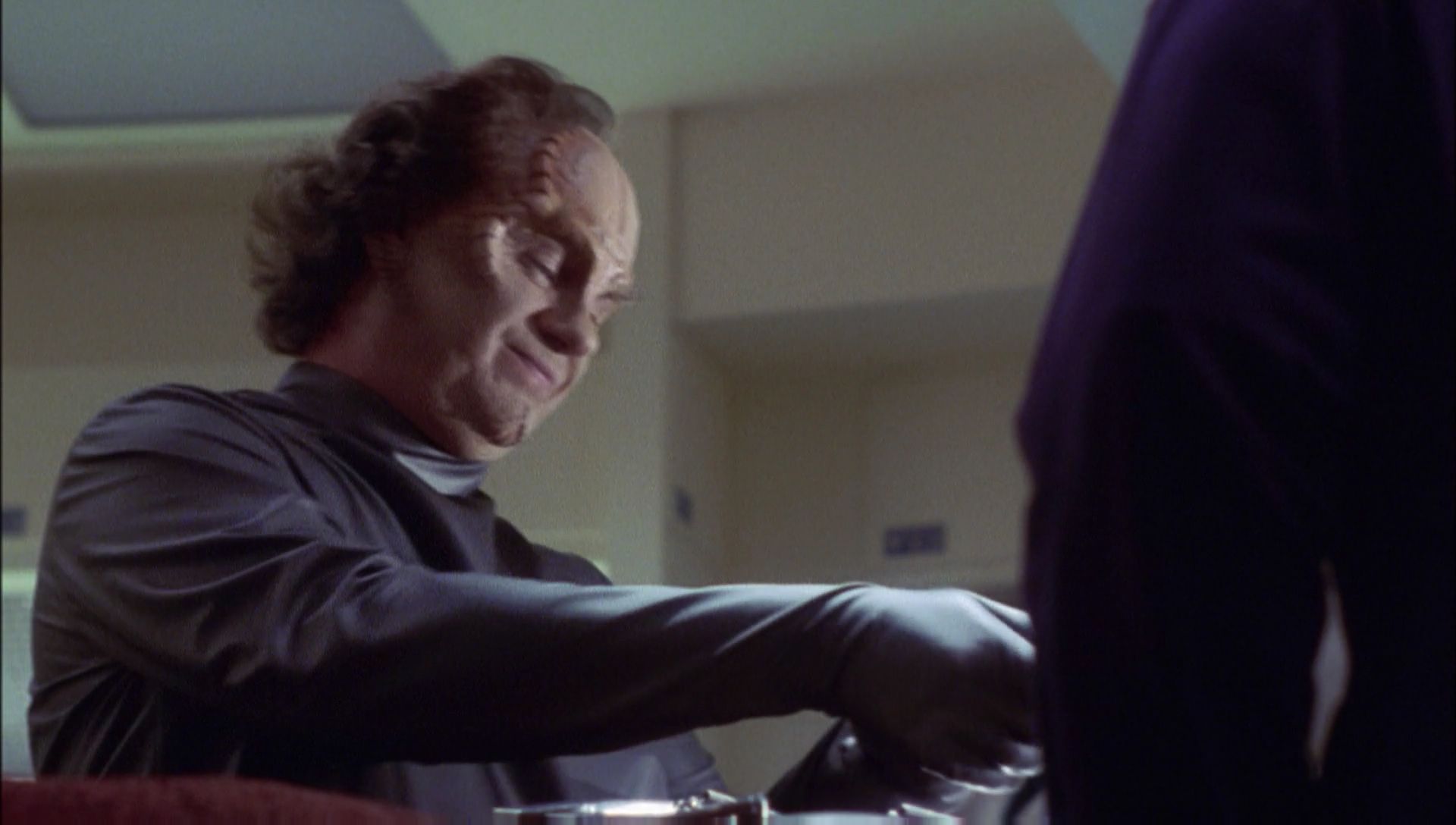 ariane179254_Enterprise_1x01-1x02_BrokenBow_2419.jpg