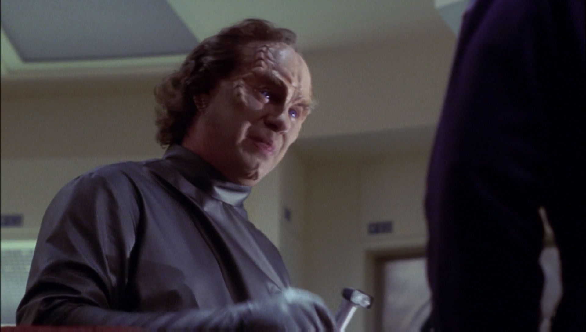 ariane179254_Enterprise_1x01-1x02_BrokenBow_2424.jpg