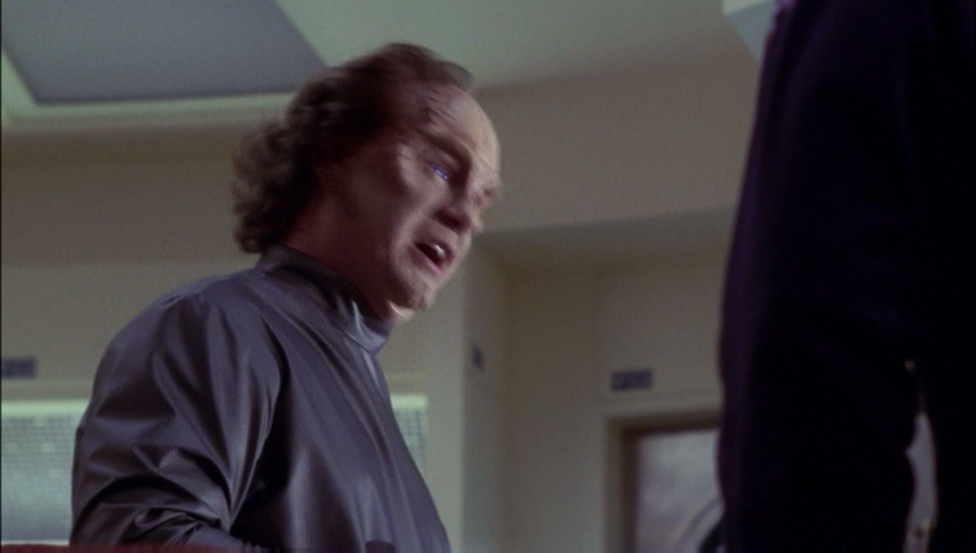 ariane179254_Enterprise_1x01-1x02_BrokenBow_2425.jpg