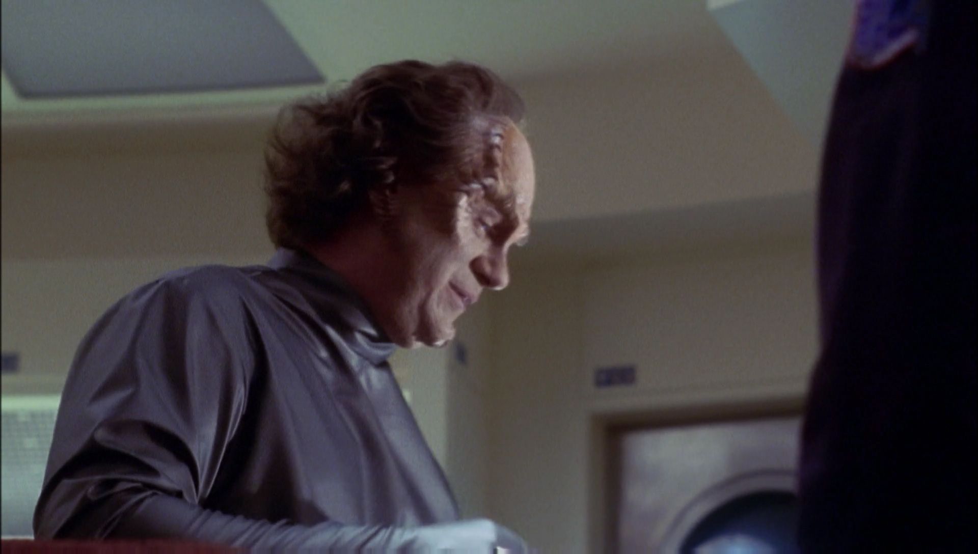 ariane179254_Enterprise_1x01-1x02_BrokenBow_2427.jpg