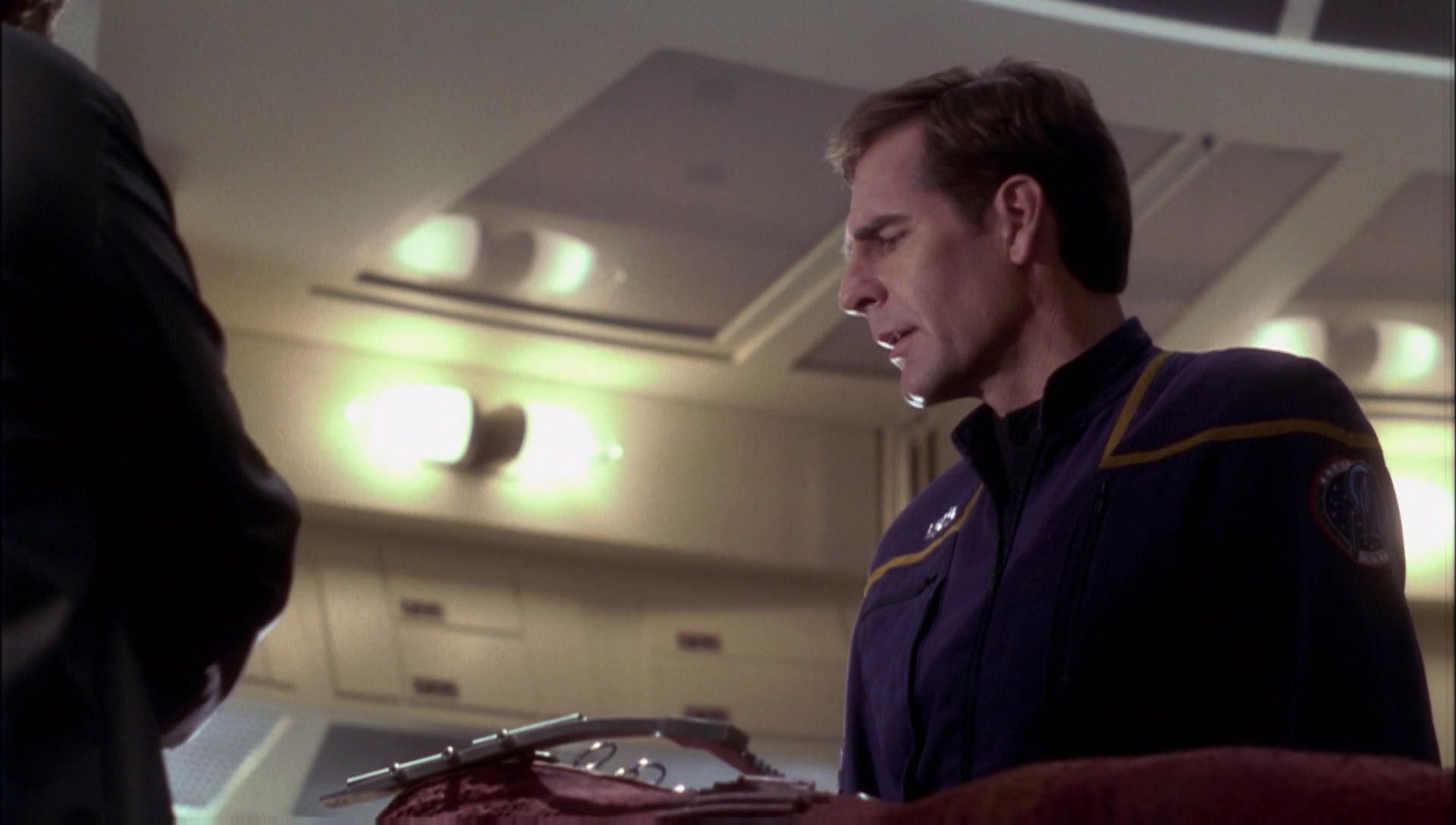 ariane179254_Enterprise_1x01-1x02_BrokenBow_2428.jpg