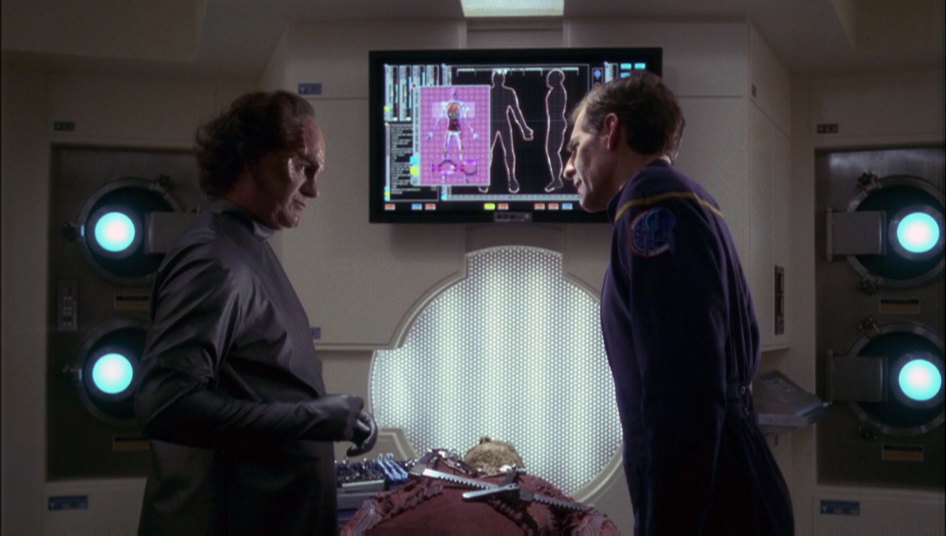 ariane179254_Enterprise_1x01-1x02_BrokenBow_2437.jpg