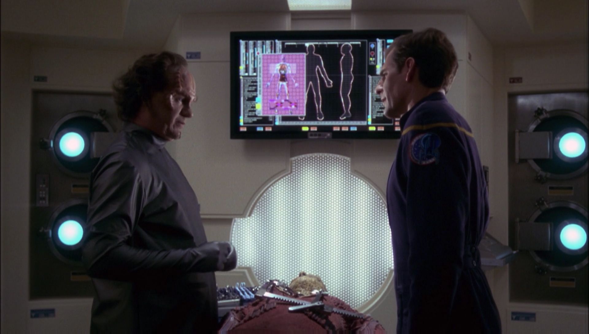ariane179254_Enterprise_1x01-1x02_BrokenBow_2439.jpg