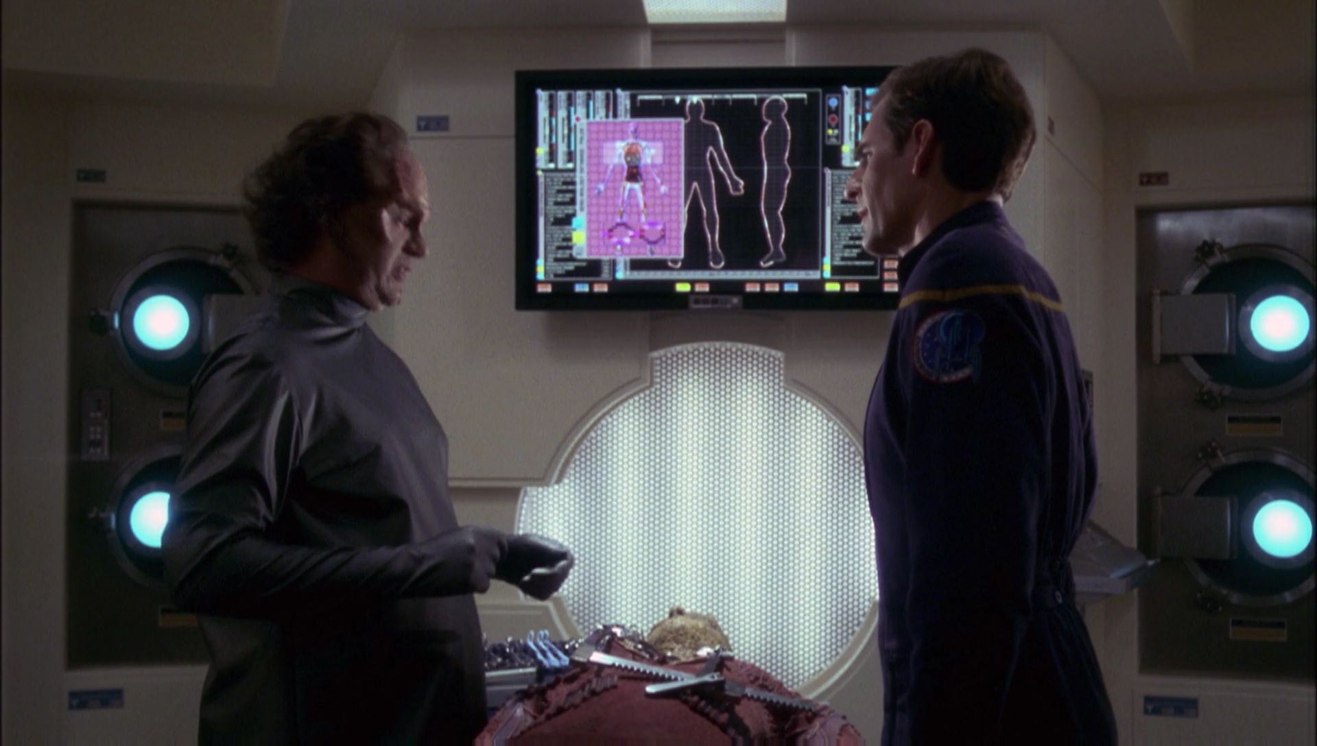 ariane179254_Enterprise_1x01-1x02_BrokenBow_2440.jpg