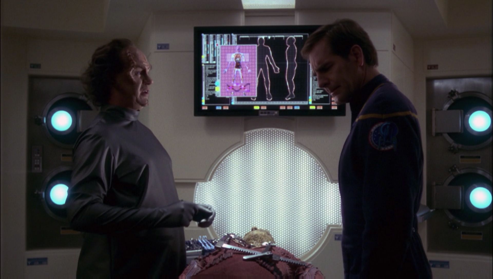 ariane179254_Enterprise_1x01-1x02_BrokenBow_2444.jpg