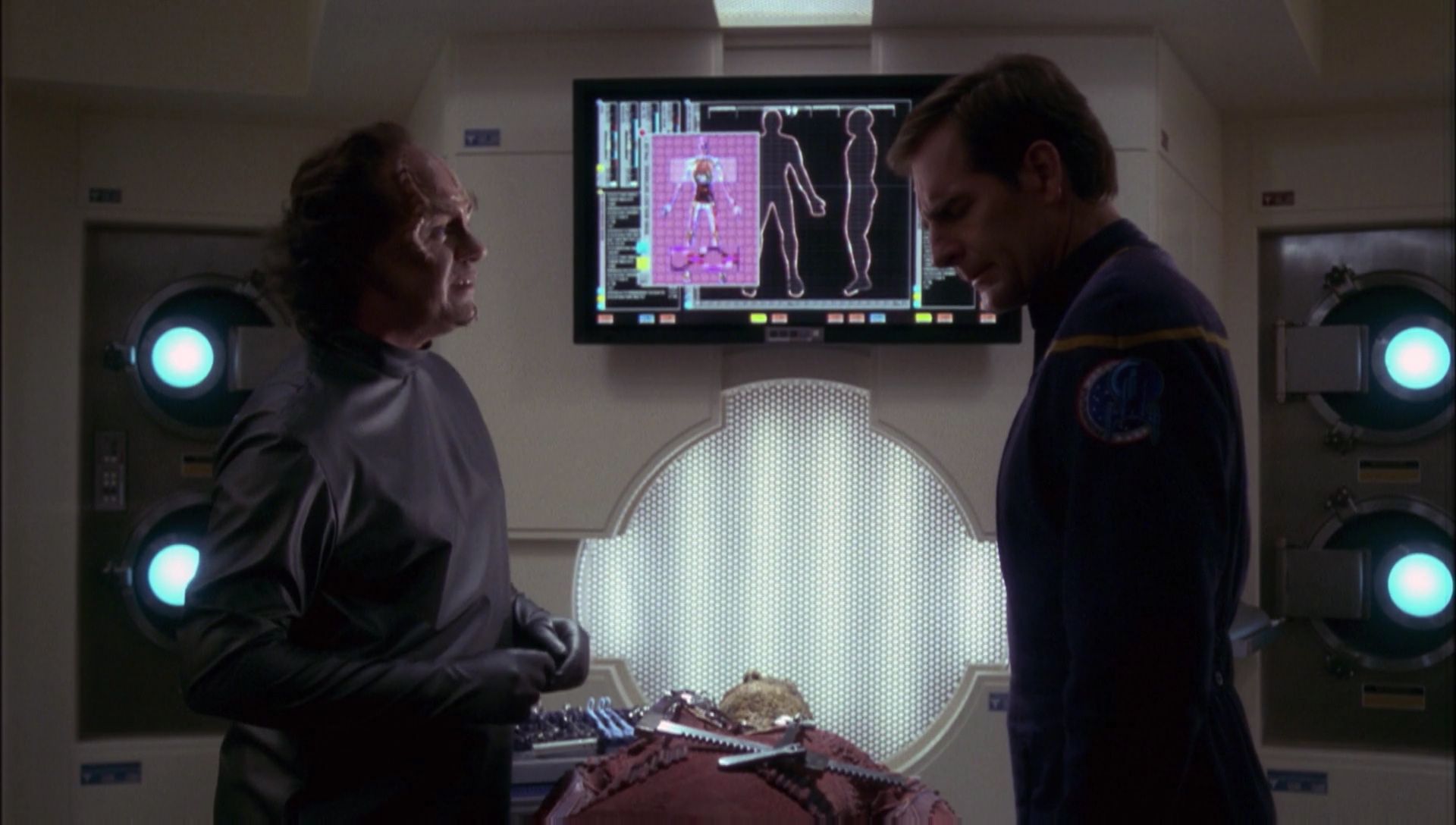 ariane179254_Enterprise_1x01-1x02_BrokenBow_2445.jpg