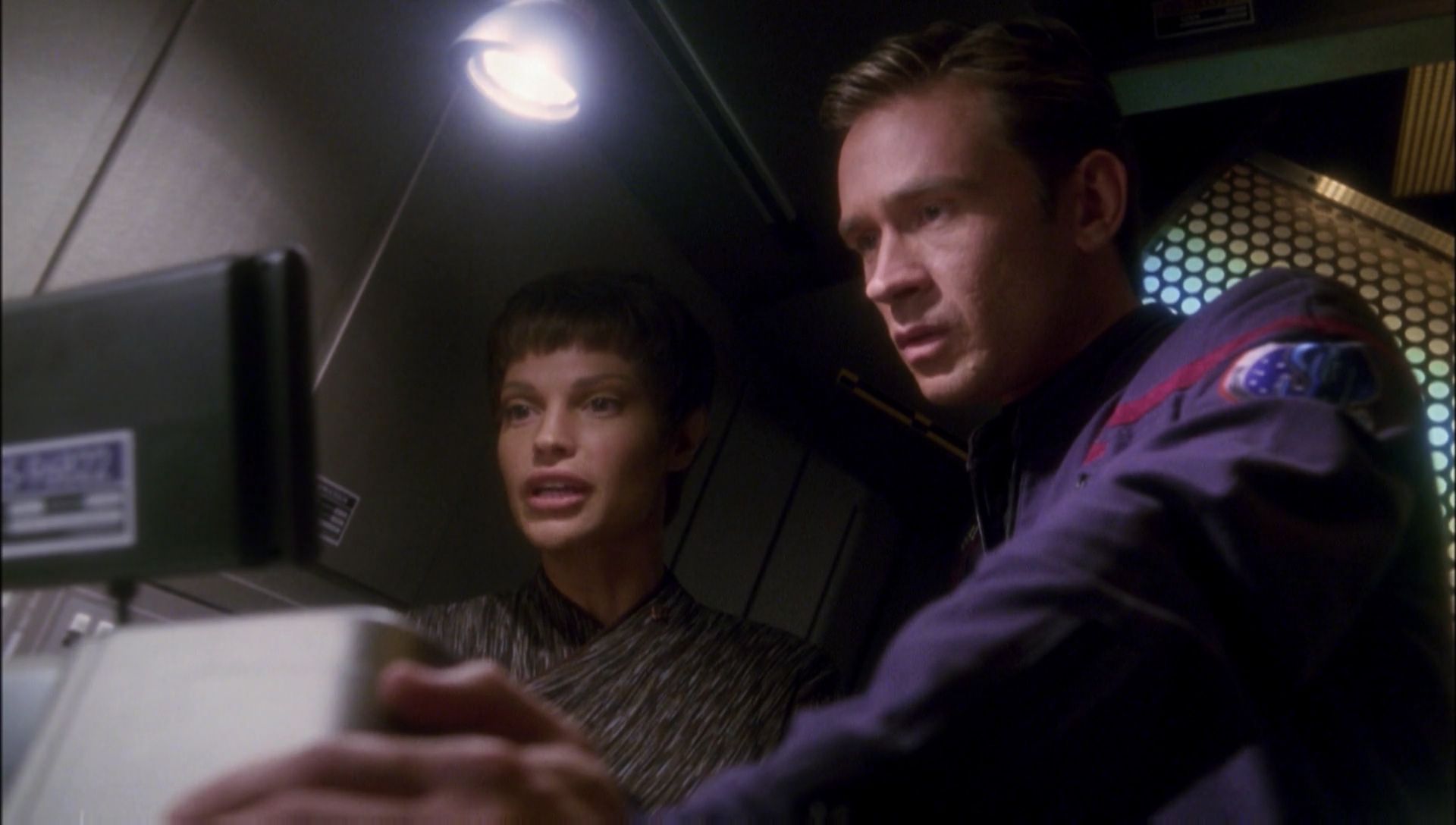 ariane179254_Enterprise_1x01-1x02_BrokenBow_2450.jpg