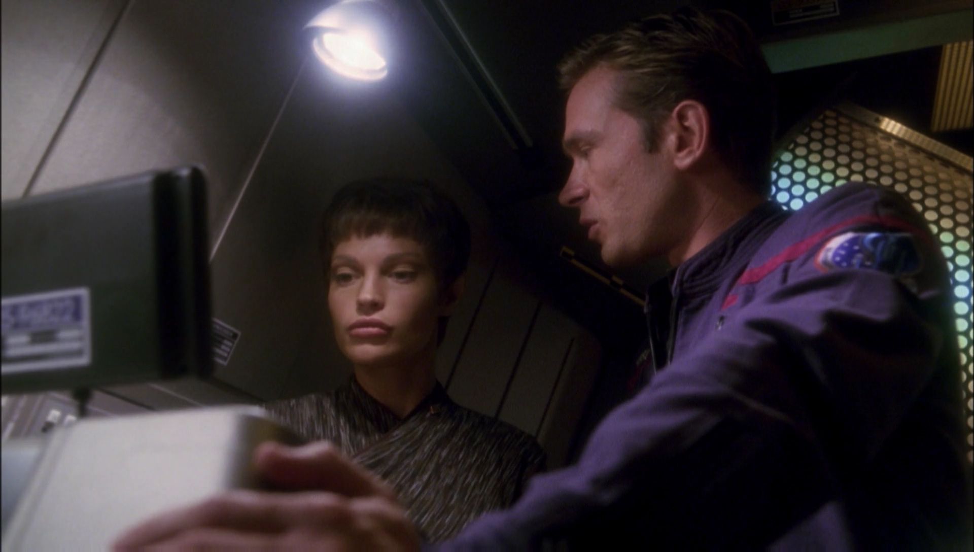 ariane179254_Enterprise_1x01-1x02_BrokenBow_2454.jpg