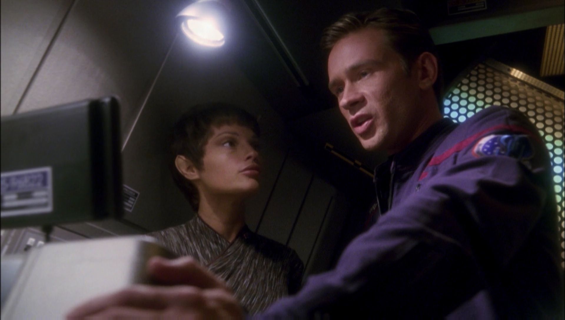 ariane179254_Enterprise_1x01-1x02_BrokenBow_2455.jpg