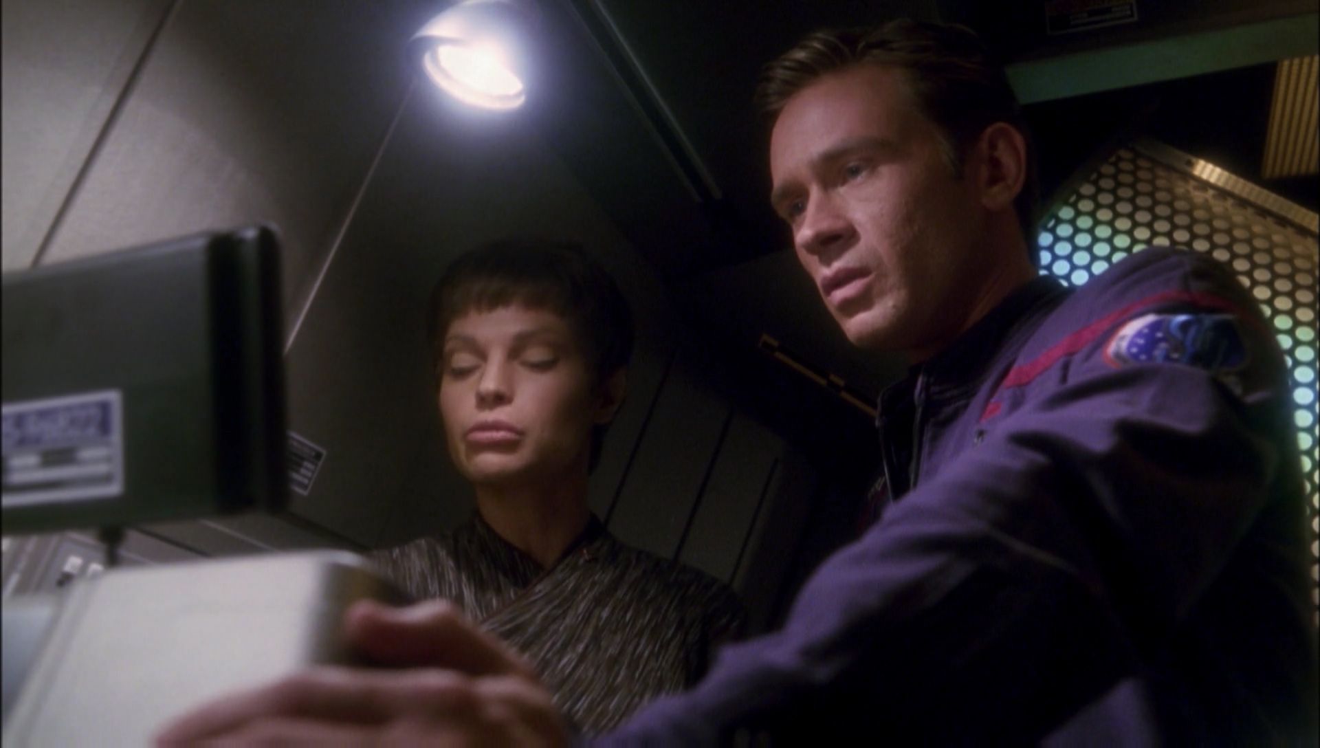 ariane179254_Enterprise_1x01-1x02_BrokenBow_2457.jpg