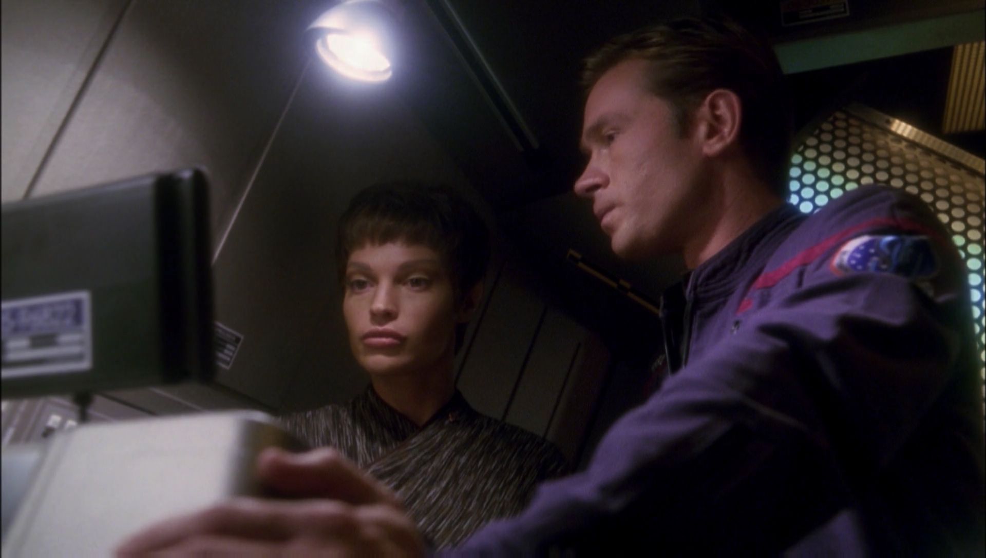 ariane179254_Enterprise_1x01-1x02_BrokenBow_2460.jpg