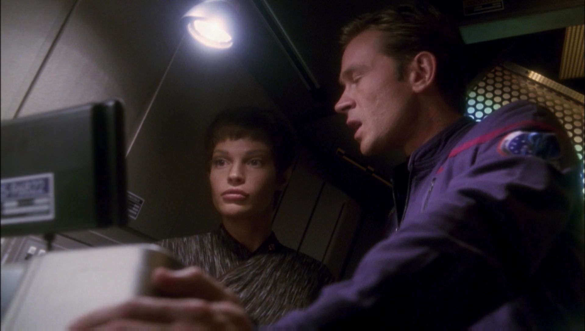 ariane179254_Enterprise_1x01-1x02_BrokenBow_2461.jpg