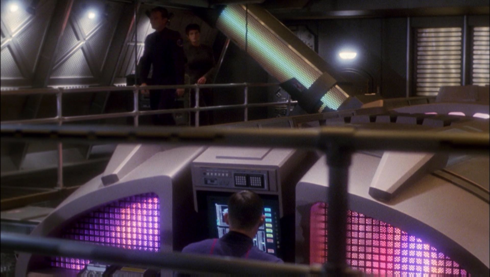 ariane179254_Enterprise_1x01-1x02_BrokenBow_2464.jpg