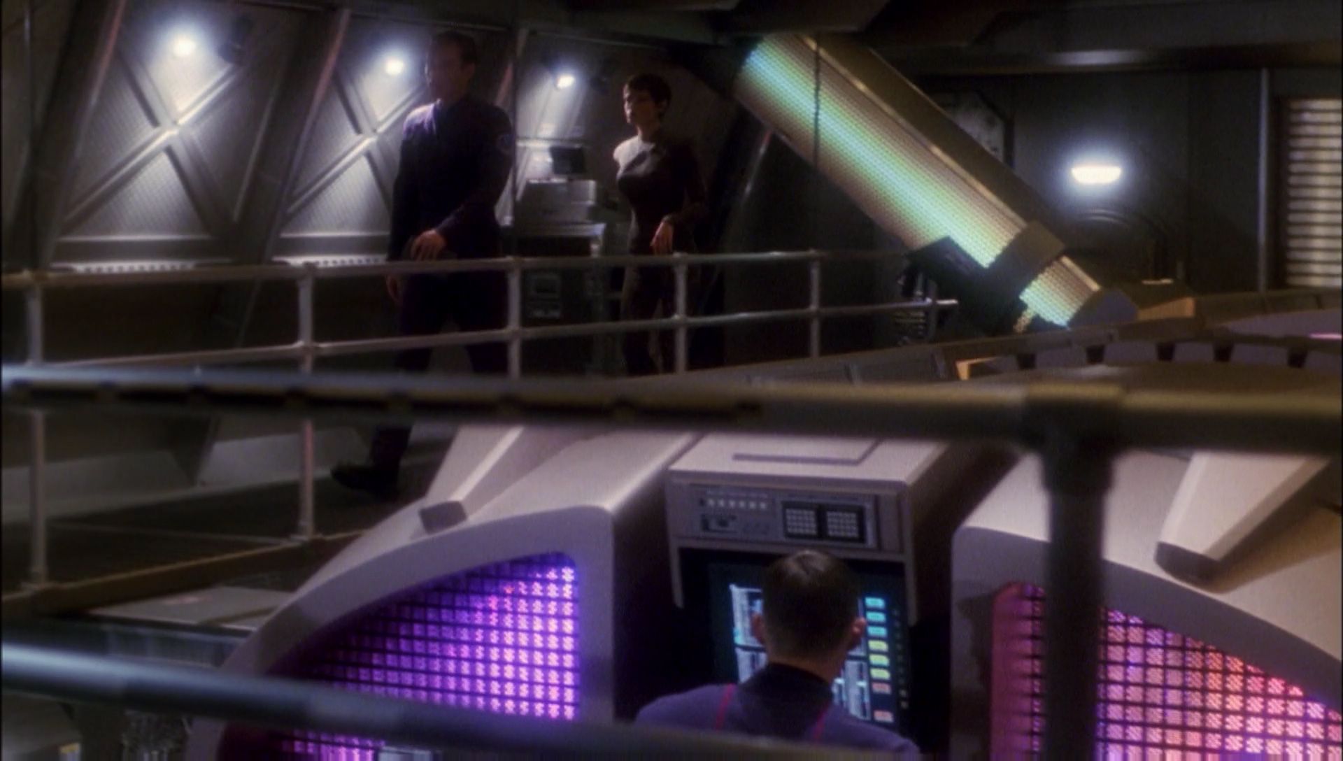 ariane179254_Enterprise_1x01-1x02_BrokenBow_2465.jpg