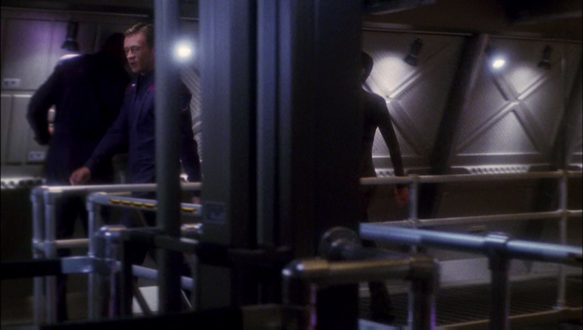 ariane179254_Enterprise_1x01-1x02_BrokenBow_2470.jpg