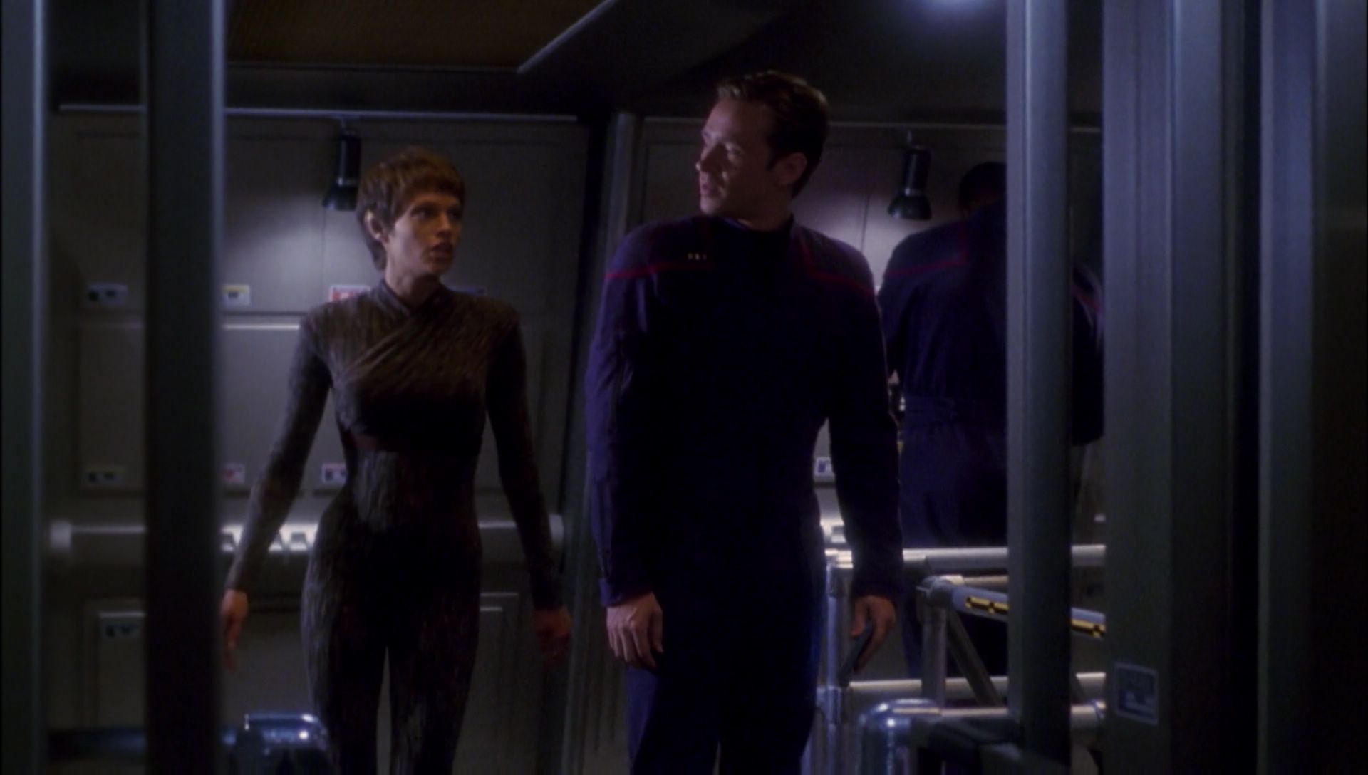 ariane179254_Enterprise_1x01-1x02_BrokenBow_2474.jpg