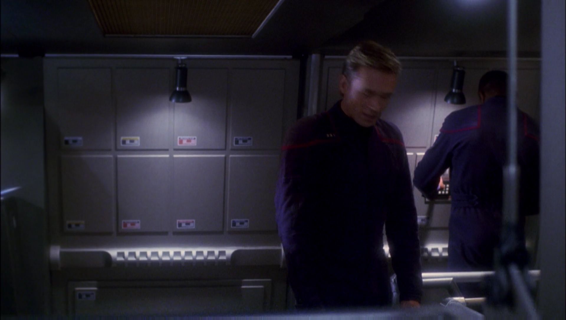 ariane179254_Enterprise_1x01-1x02_BrokenBow_2484.jpg