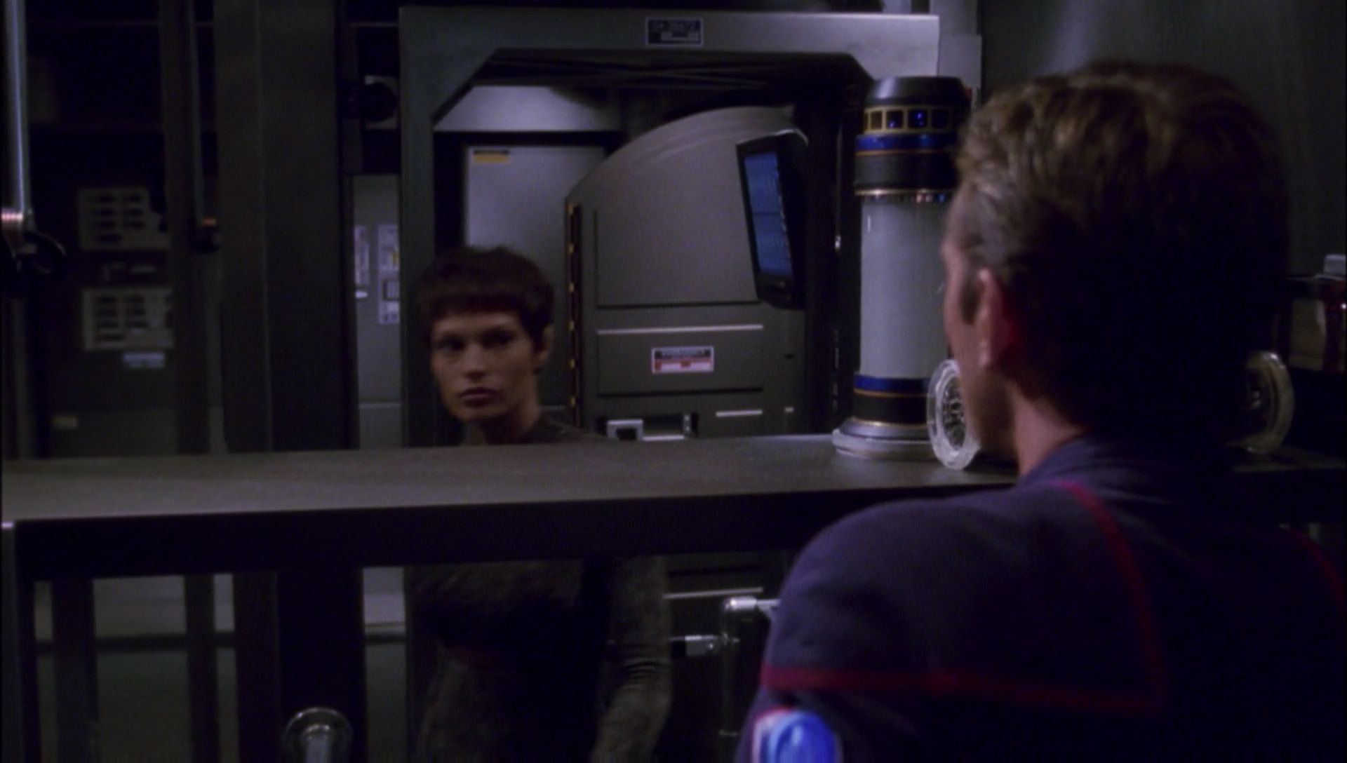 ariane179254_Enterprise_1x01-1x02_BrokenBow_2497.jpg