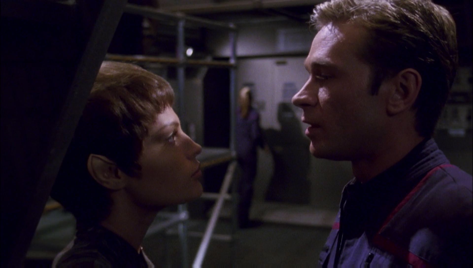 ariane179254_Enterprise_1x01-1x02_BrokenBow_2502.jpg