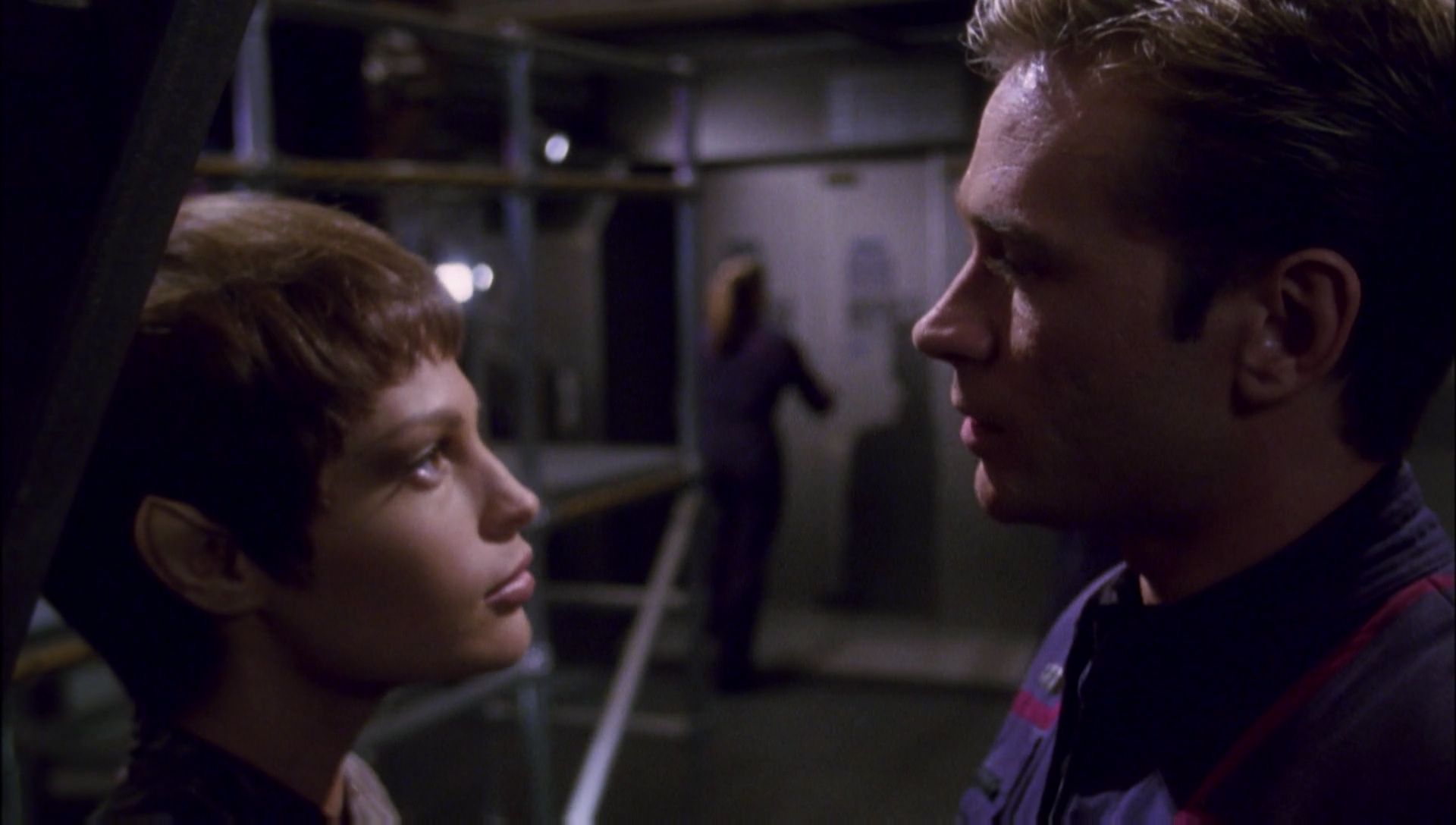 ariane179254_Enterprise_1x01-1x02_BrokenBow_2506.jpg