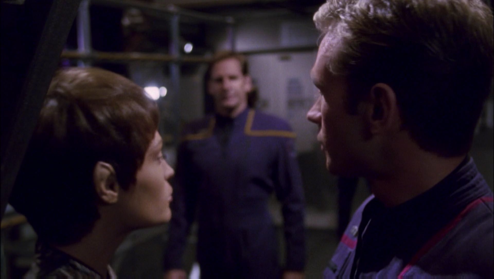 ariane179254_Enterprise_1x01-1x02_BrokenBow_2509.jpg