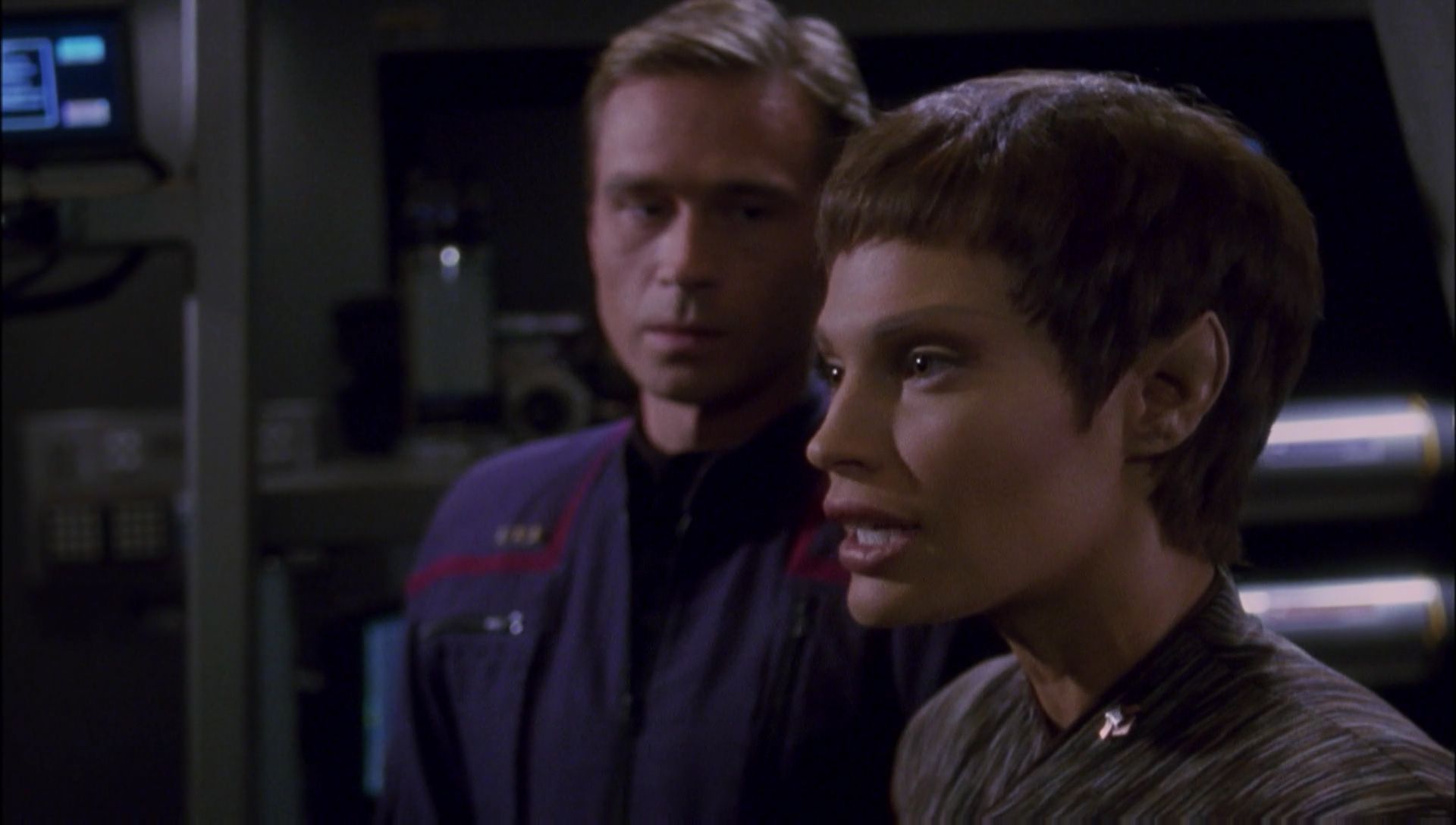 ariane179254_Enterprise_1x01-1x02_BrokenBow_2515.jpg