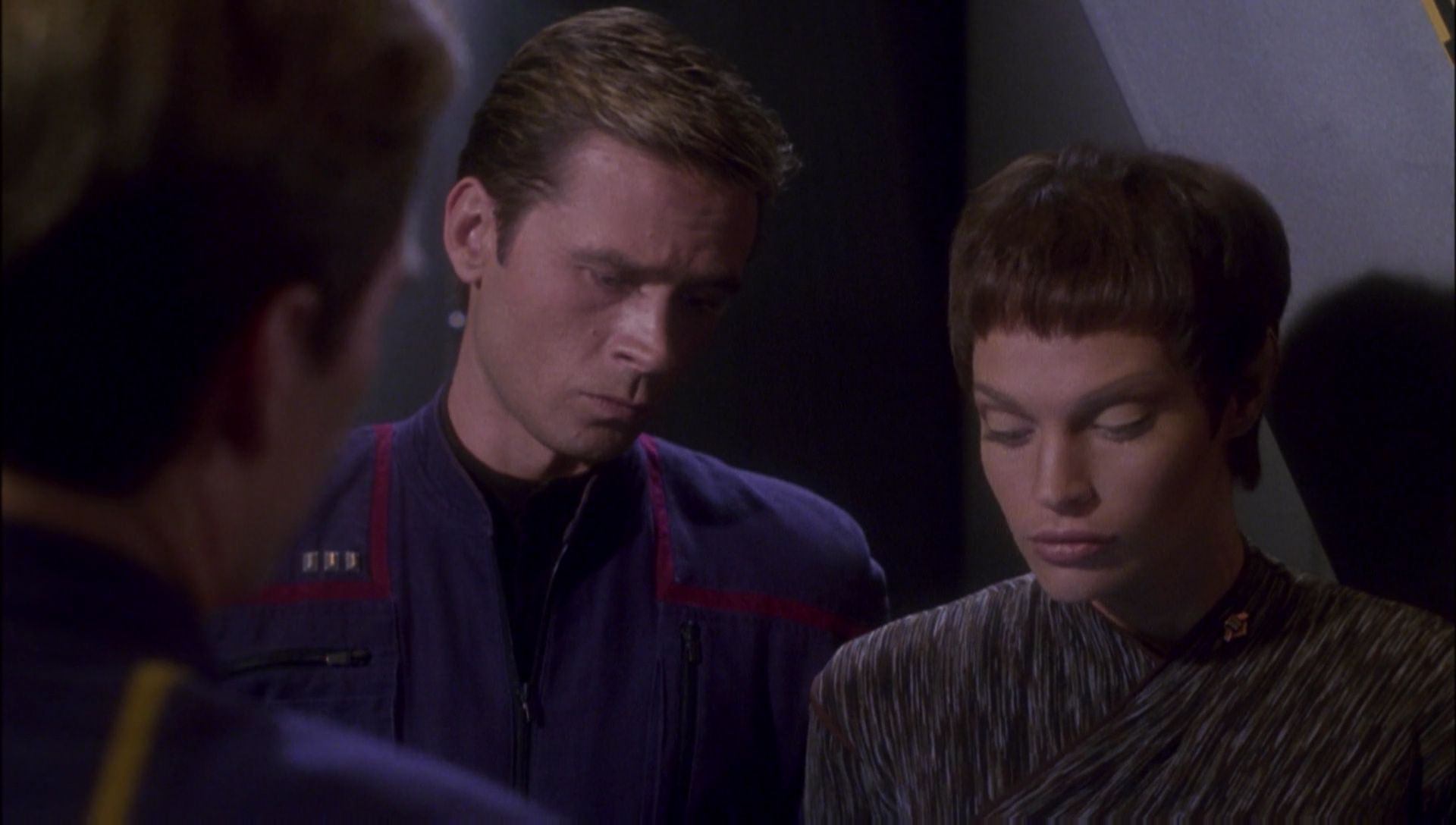 ariane179254_Enterprise_1x01-1x02_BrokenBow_2572.jpg