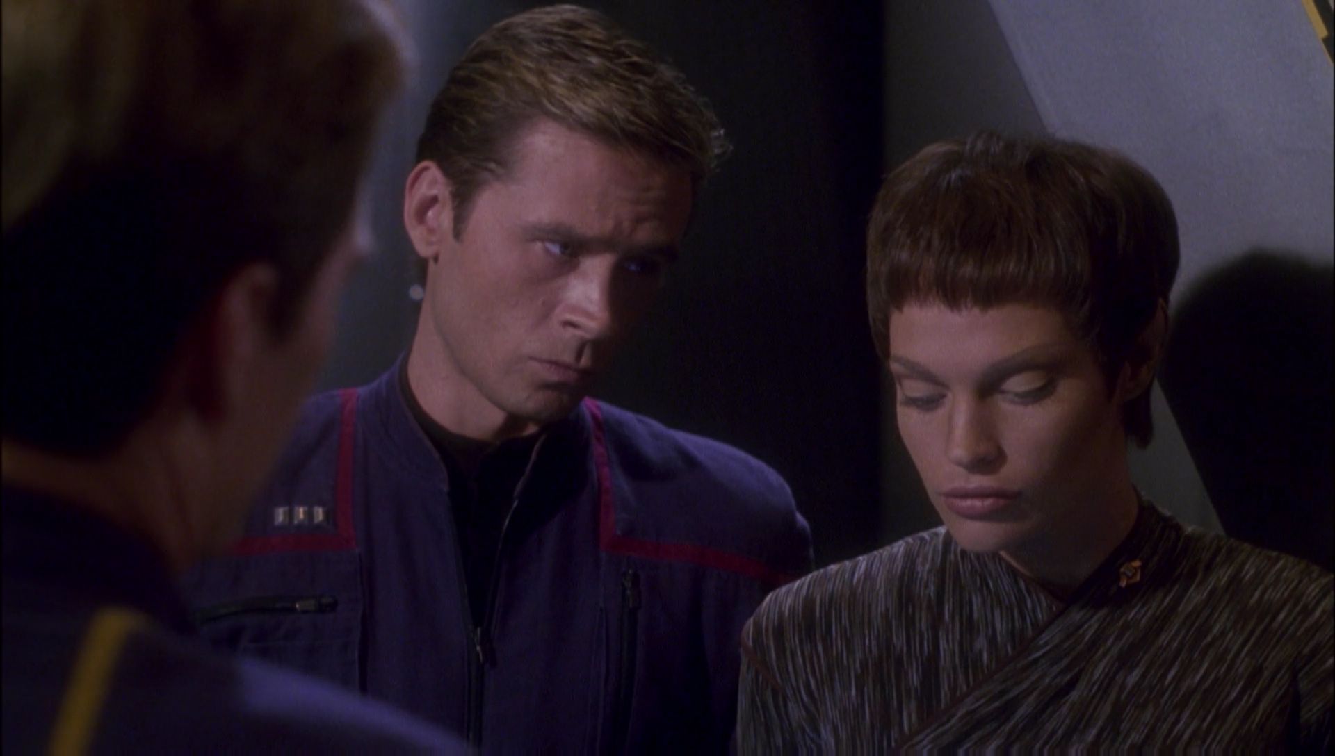 ariane179254_Enterprise_1x01-1x02_BrokenBow_2573.jpg