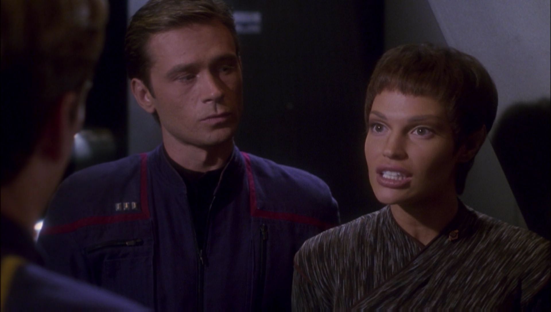 ariane179254_Enterprise_1x01-1x02_BrokenBow_2604.jpg