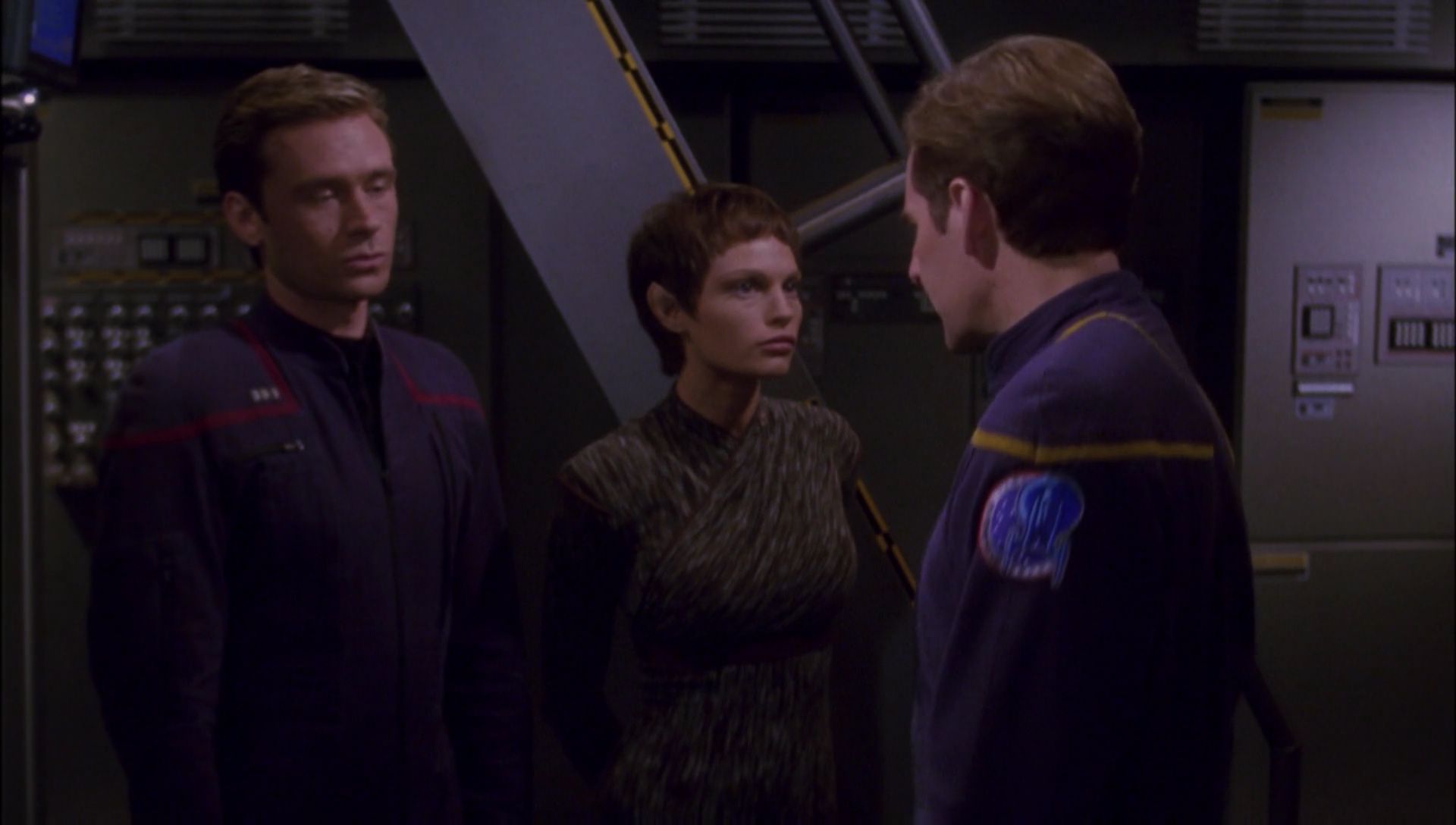 ariane179254_Enterprise_1x01-1x02_BrokenBow_2615.jpg