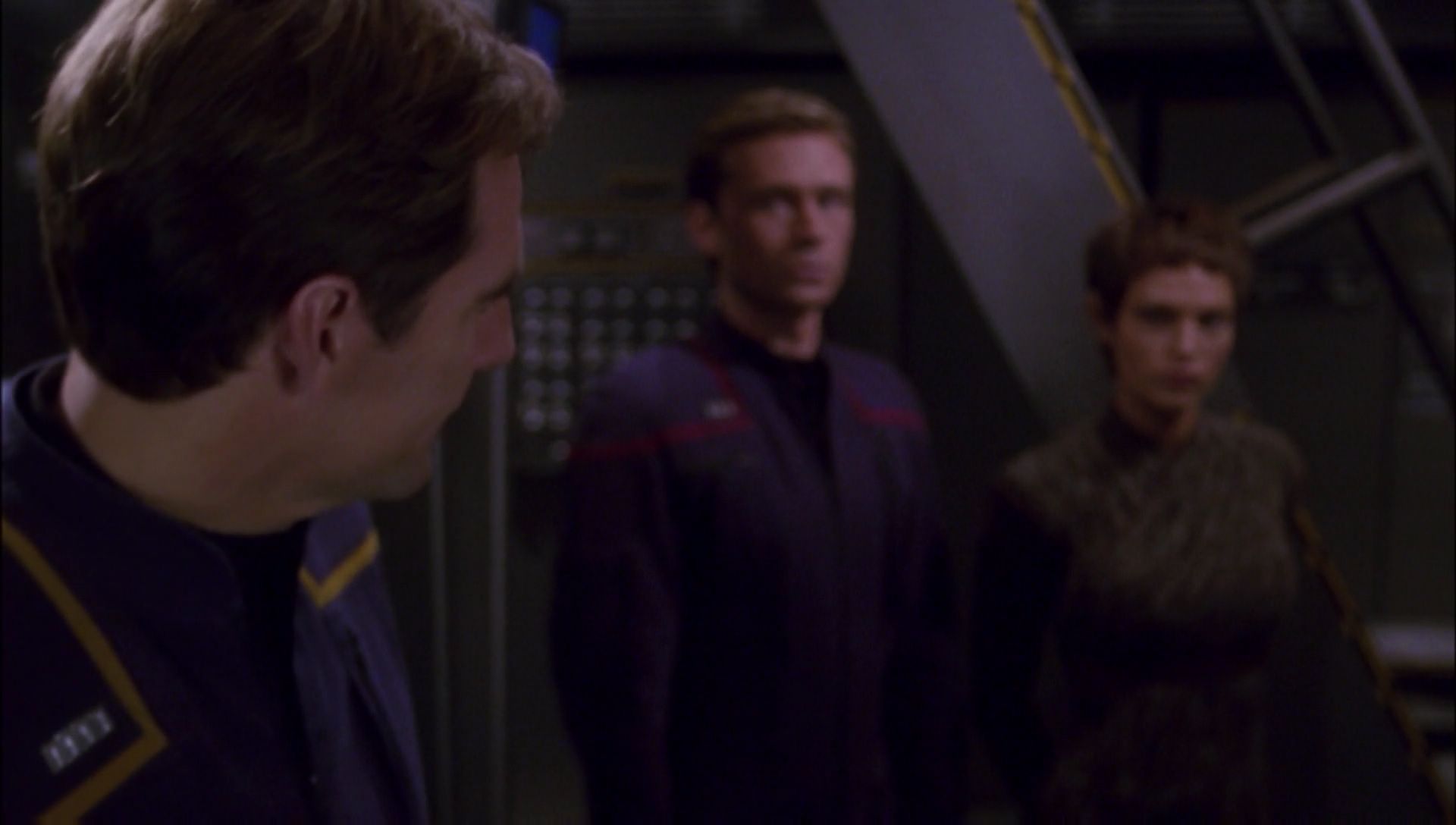 ariane179254_Enterprise_1x01-1x02_BrokenBow_2628.jpg